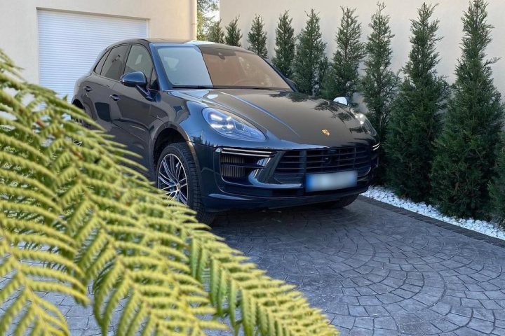 PORSCHE MACAN