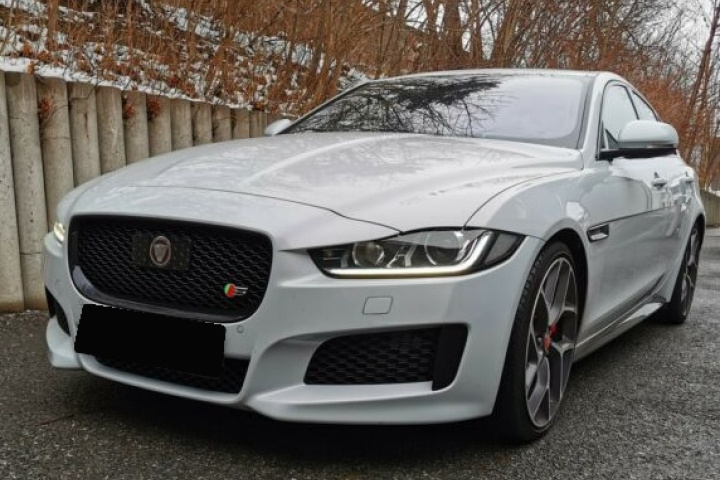 JAGUAR XE