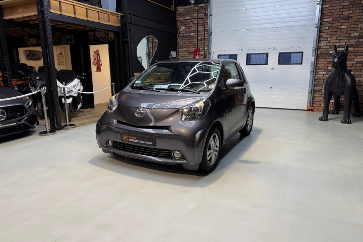 TOYOTA iQ ICONIC