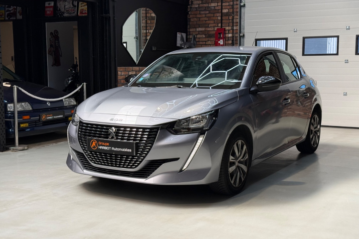 PEUGEOT 208