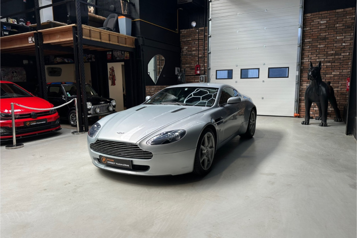 ASTON MARTIN VANTAGE