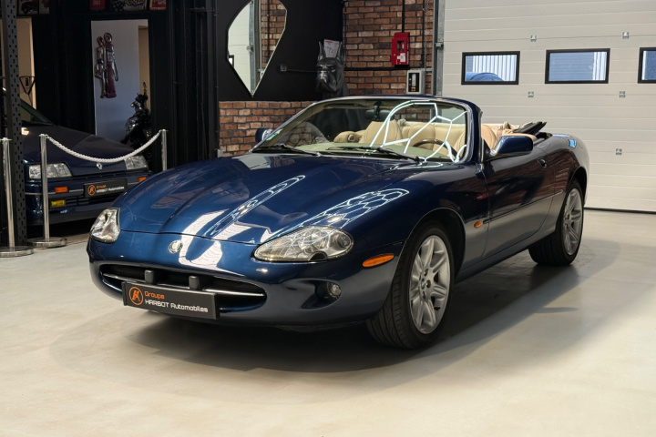 JAGUAR XK8