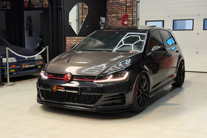 VOLKSWAGEN GOLF