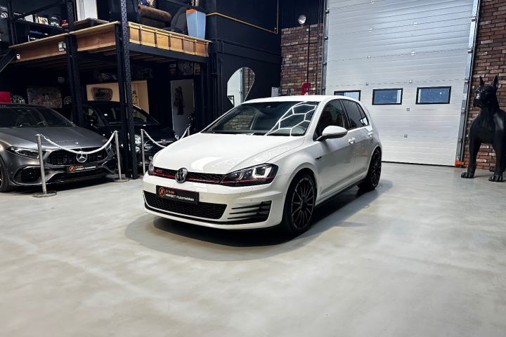 VOLKSWAGEN GOLF