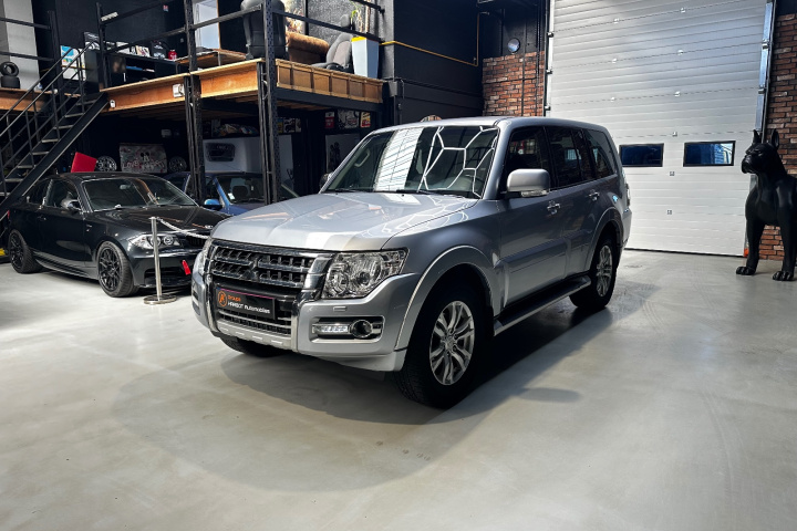 MITSUBISHI PAJERO LONG