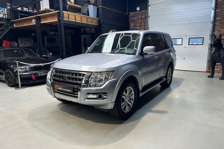 MITSUBISHI PAJERO LONG