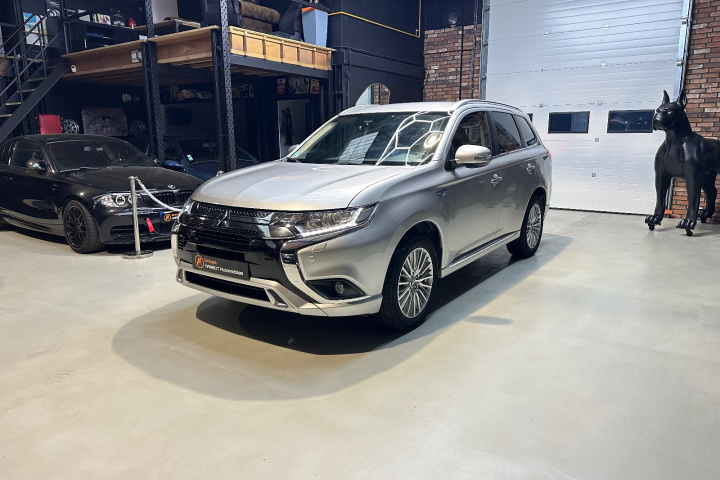 MITSUBISHI OUTLANDER PHEV